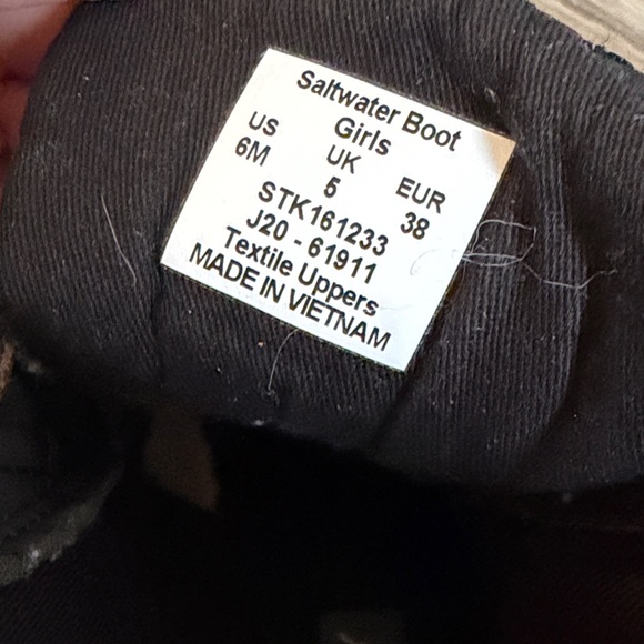 Sperry Black Quilted Boots with Brown Laces - Picture 3 of 6